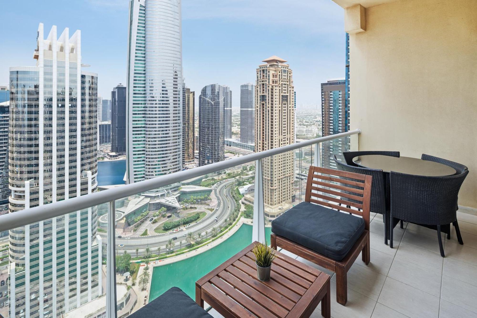 Modern & Spacious 2-Bed Condo With Panoramic Lake Views, Dual Balconies, Steps From Dubai Jlt Metro By "La Buena Vida Holiday Homes" Exteriör bild