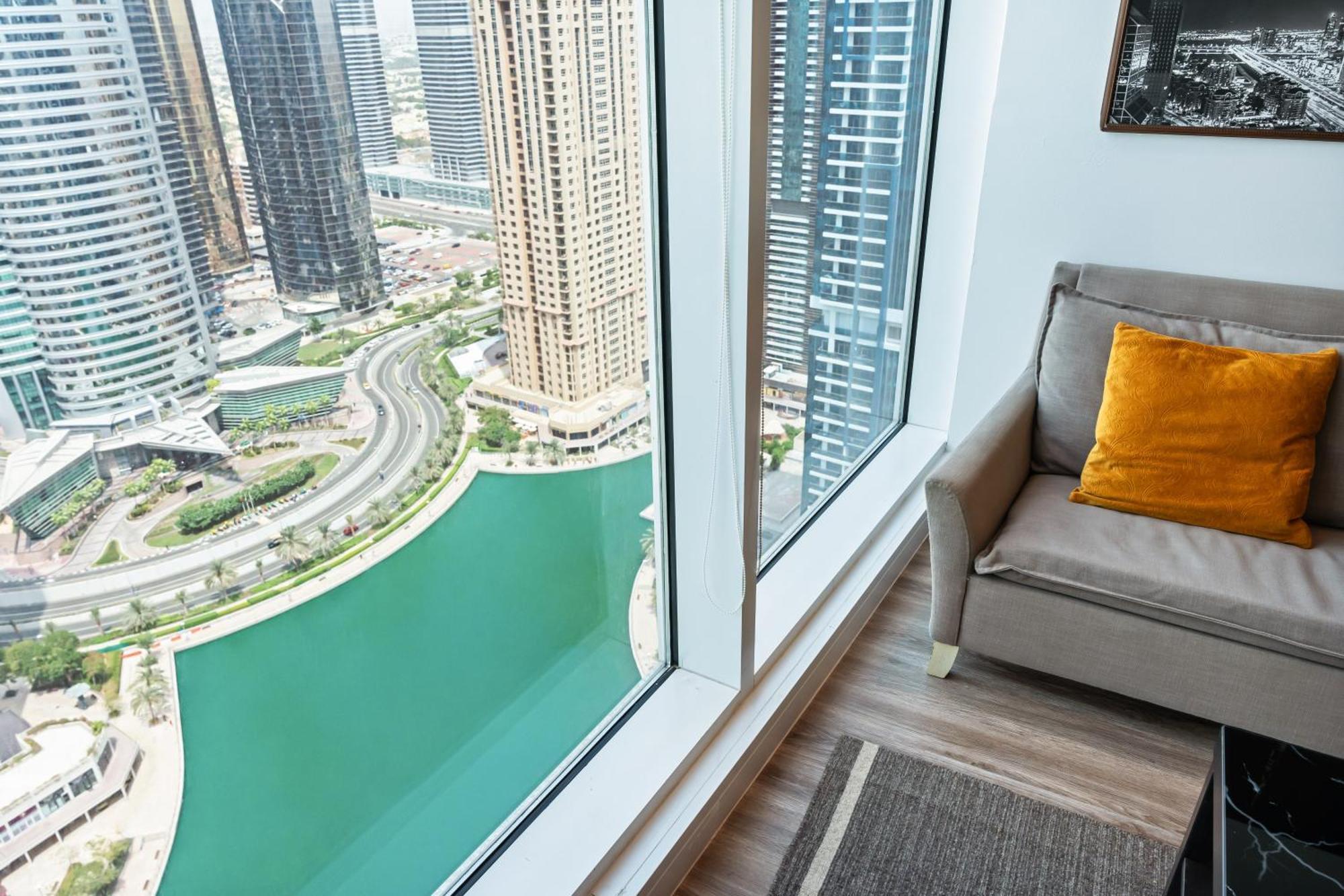 Modern & Spacious 2-Bed Condo With Panoramic Lake Views, Dual Balconies, Steps From Dubai Jlt Metro By "La Buena Vida Holiday Homes" Exteriör bild