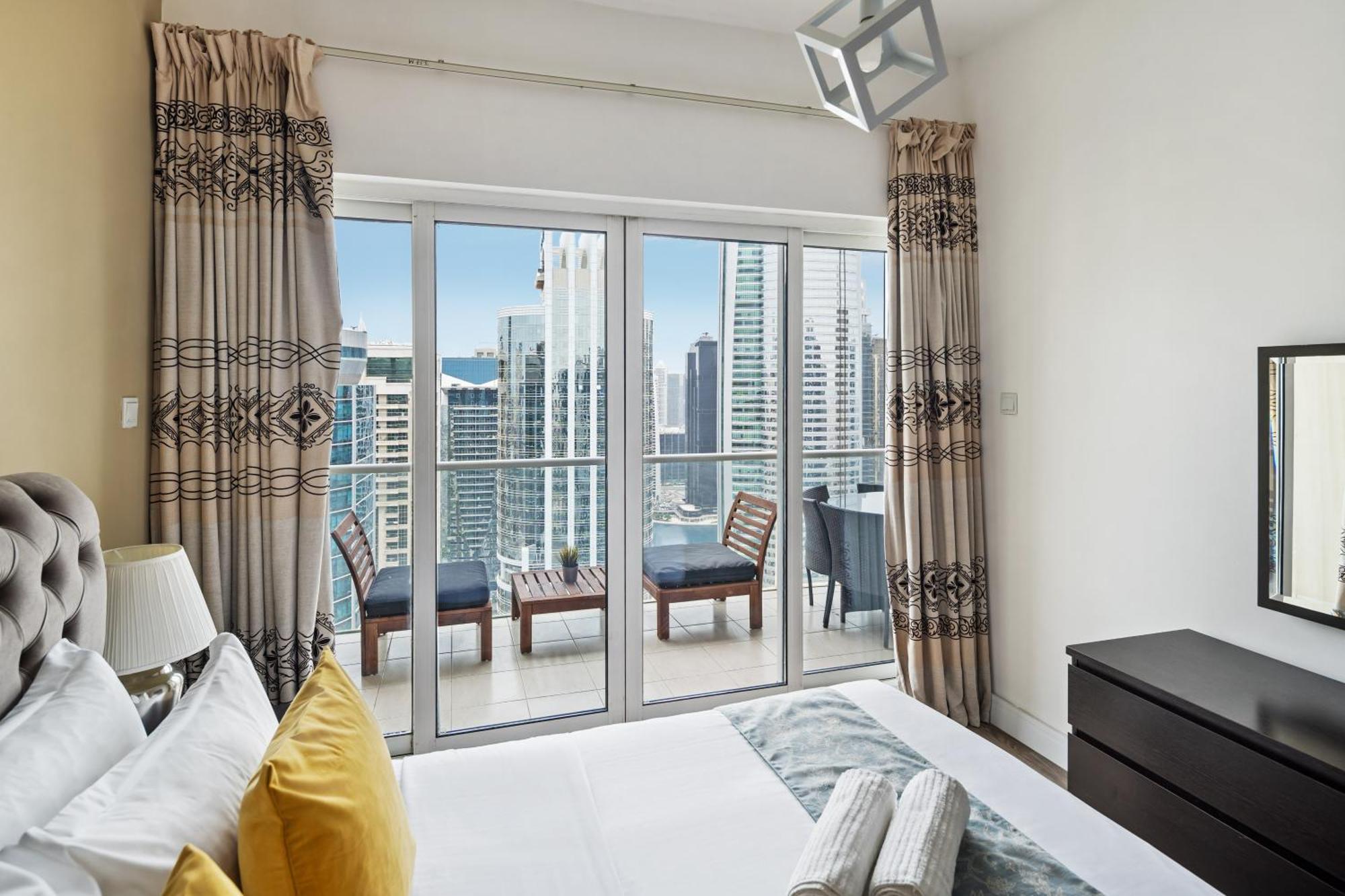 Modern & Spacious 2-Bed Condo With Panoramic Lake Views, Dual Balconies, Steps From Dubai Jlt Metro By "La Buena Vida Holiday Homes" Exteriör bild