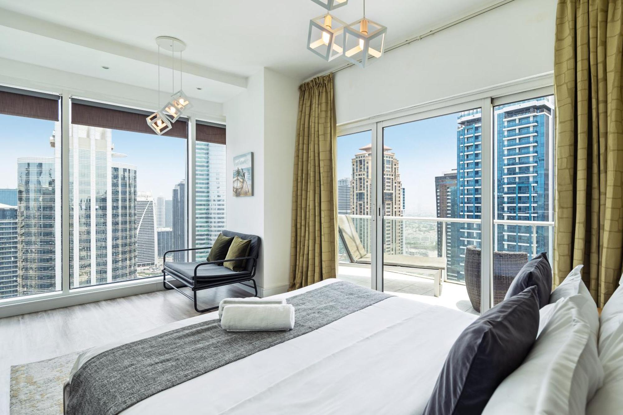 Modern & Spacious 2-Bed Condo With Panoramic Lake Views, Dual Balconies, Steps From Dubai Jlt Metro By "La Buena Vida Holiday Homes" Exteriör bild