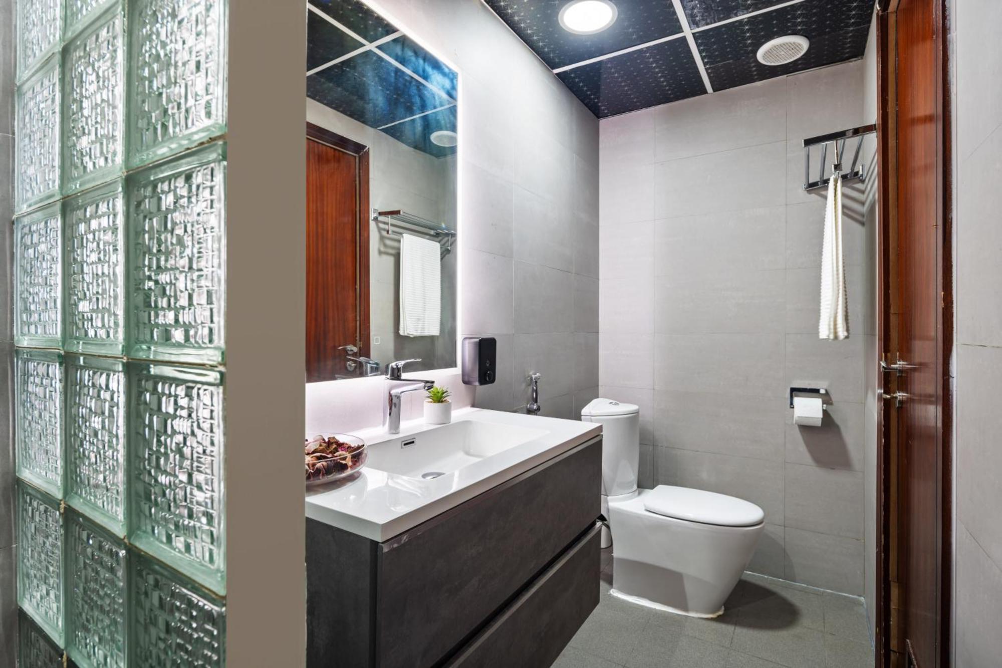 Modern & Spacious 2-Bed Condo With Panoramic Lake Views, Dual Balconies, Steps From Dubai Jlt Metro By "La Buena Vida Holiday Homes" Exteriör bild
