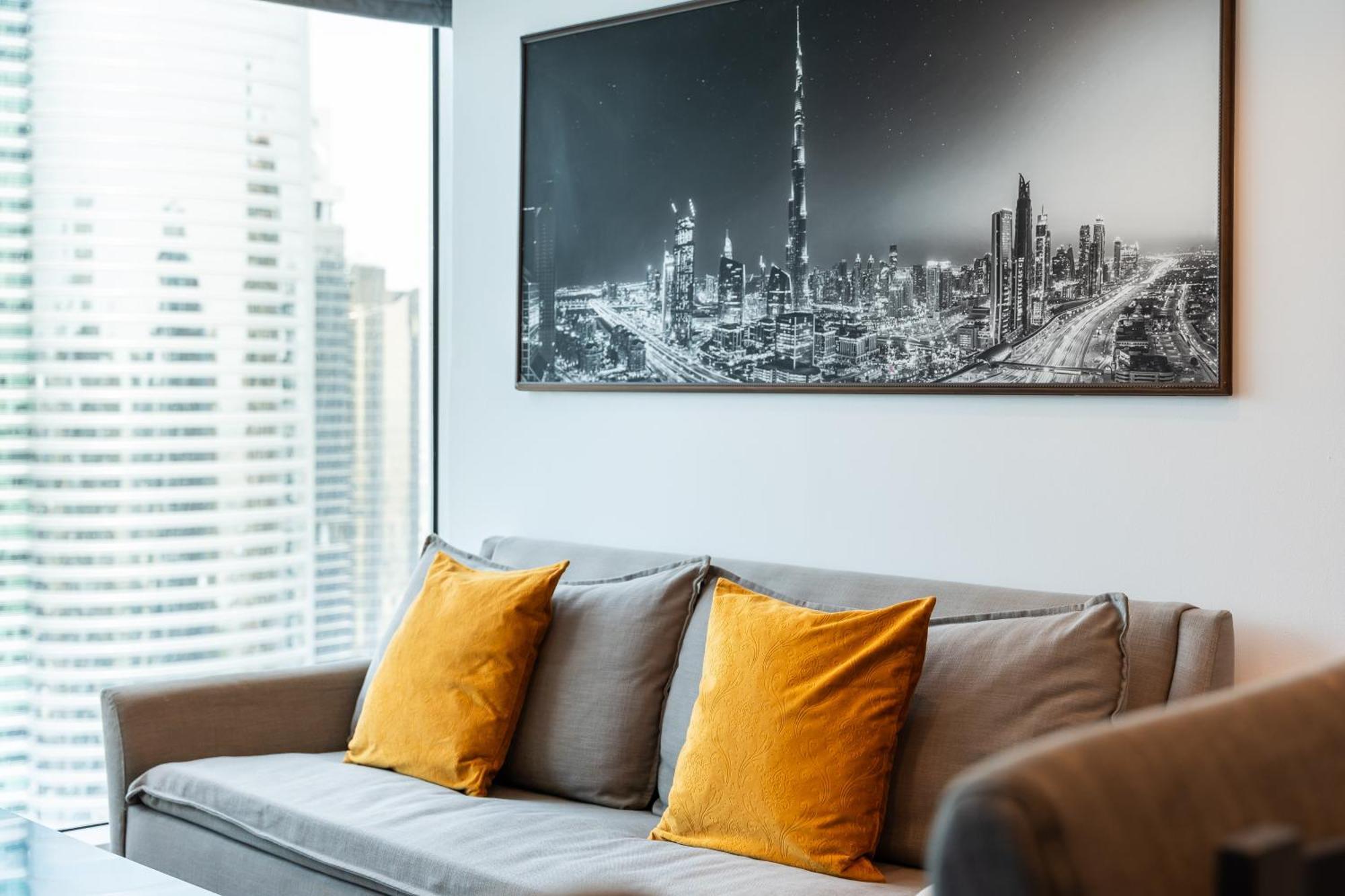 Modern & Spacious 2-Bed Condo With Panoramic Lake Views, Dual Balconies, Steps From Dubai Jlt Metro By "La Buena Vida Holiday Homes" Exteriör bild