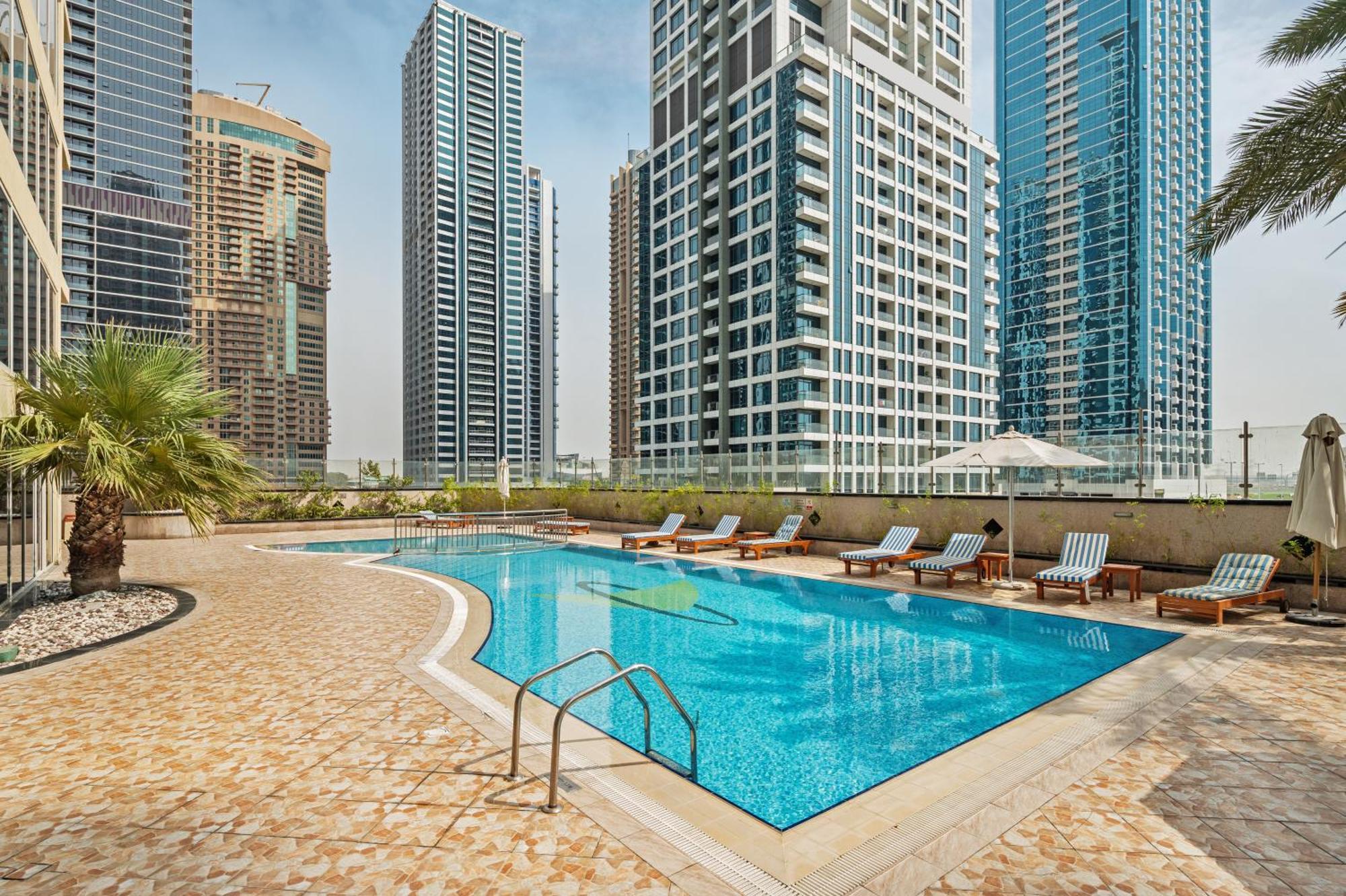 Modern & Spacious 2-Bed Condo With Panoramic Lake Views, Dual Balconies, Steps From Dubai Jlt Metro By "La Buena Vida Holiday Homes" Exteriör bild