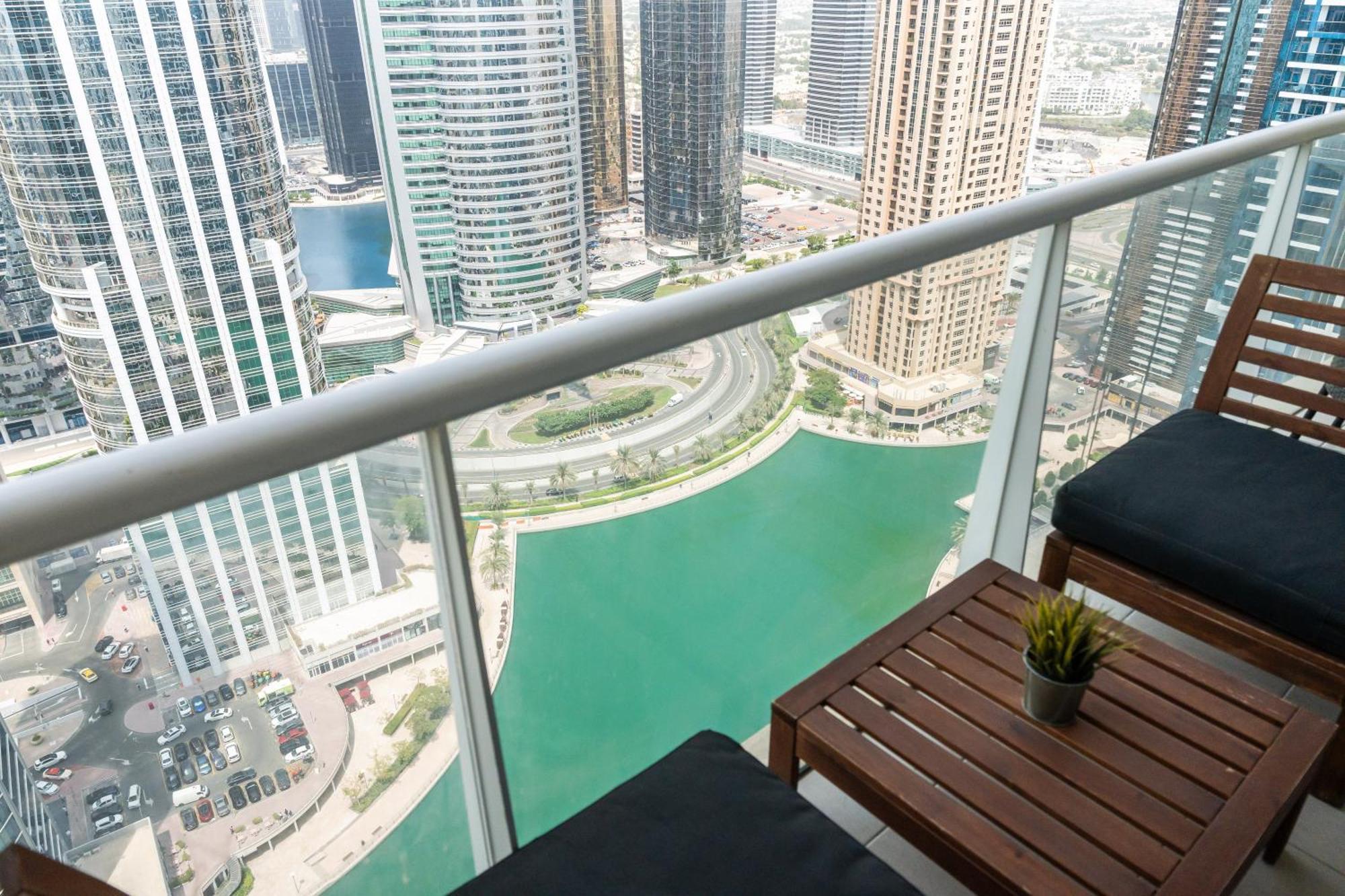 Modern & Spacious 2-Bed Condo With Panoramic Lake Views, Dual Balconies, Steps From Dubai Jlt Metro By "La Buena Vida Holiday Homes" Exteriör bild