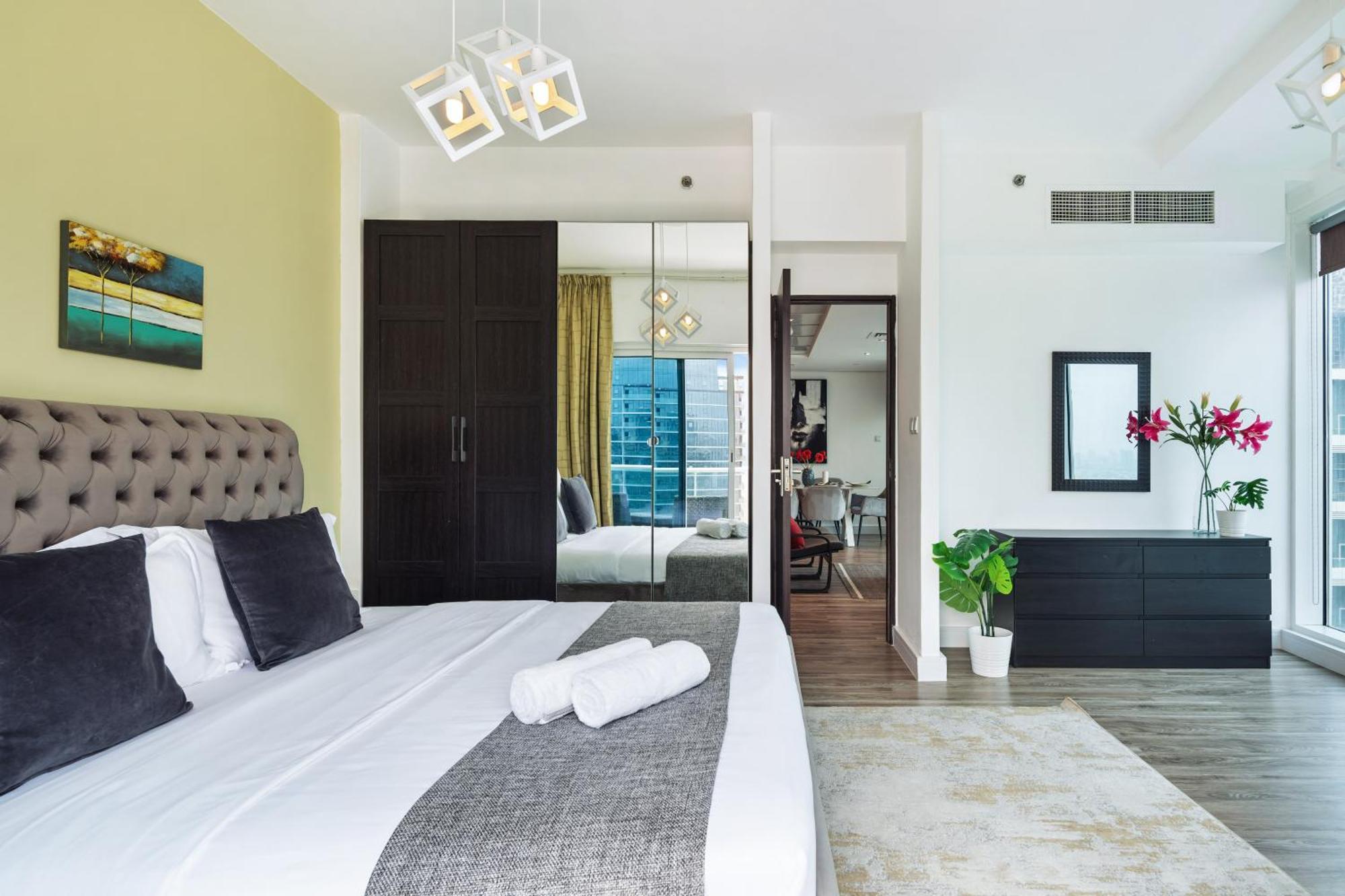 Modern & Spacious 2-Bed Condo With Panoramic Lake Views, Dual Balconies, Steps From Dubai Jlt Metro By "La Buena Vida Holiday Homes" Exteriör bild