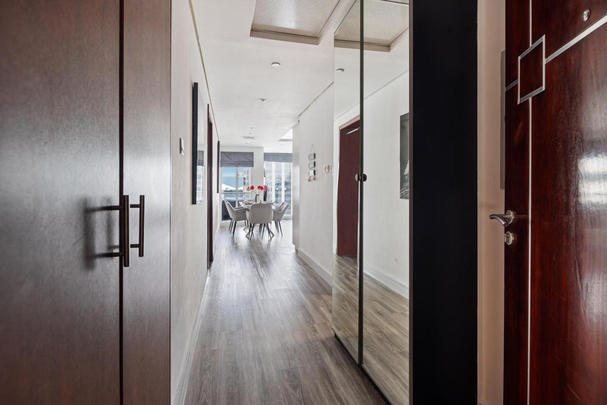 Modern & Spacious 2-Bed Condo With Panoramic Lake Views, Dual Balconies, Steps From Dubai Jlt Metro By "La Buena Vida Holiday Homes" Exteriör bild