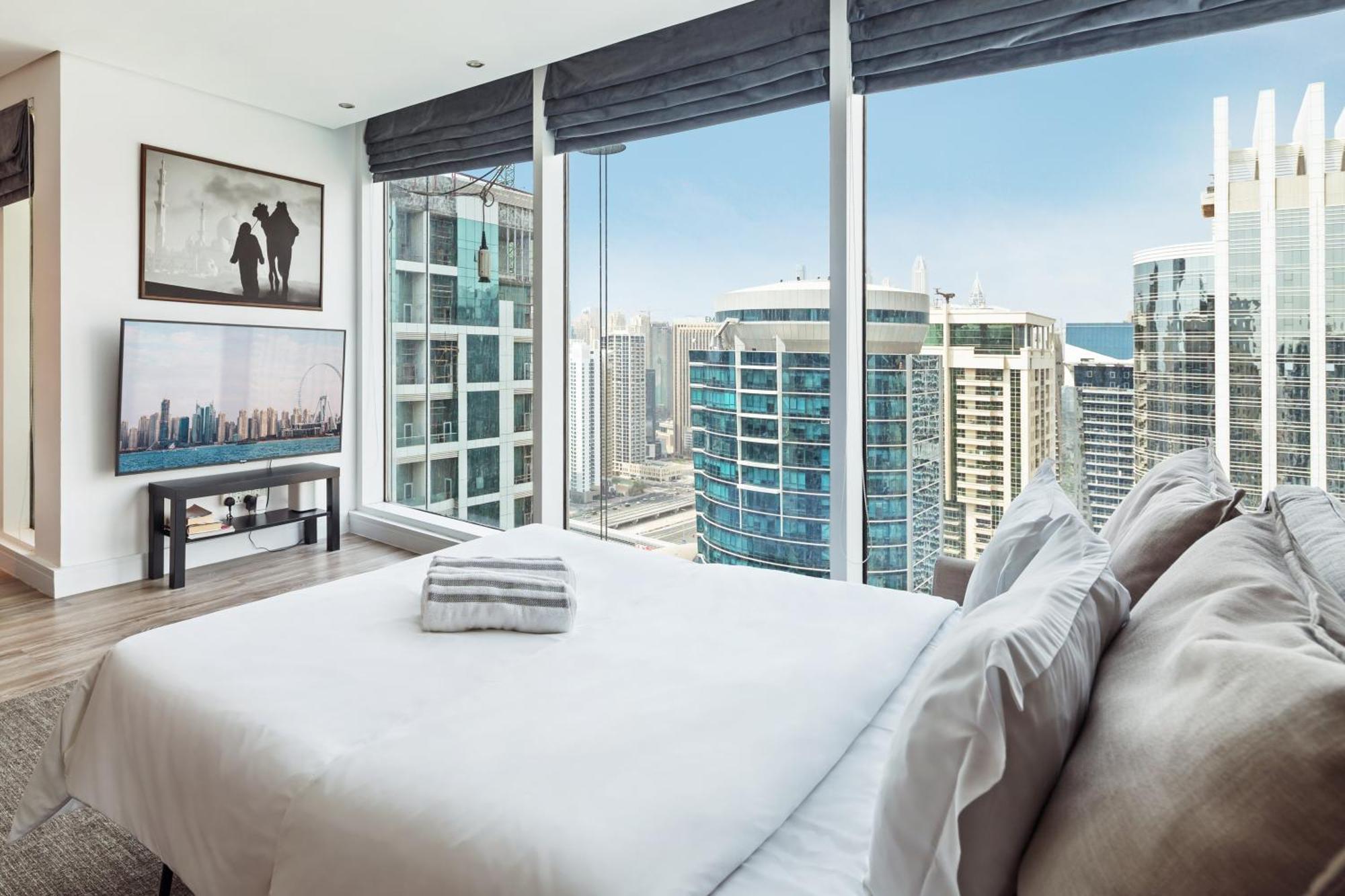Modern & Spacious 2-Bed Condo With Panoramic Lake Views, Dual Balconies, Steps From Dubai Jlt Metro By "La Buena Vida Holiday Homes" Exteriör bild