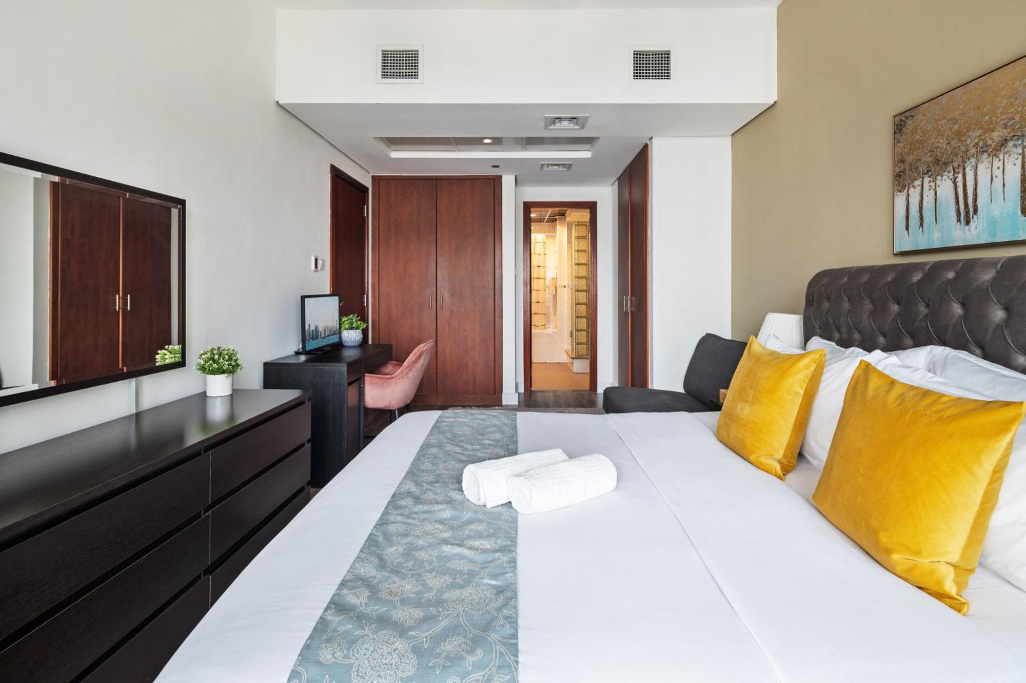 Modern & Spacious 2-Bed Condo With Panoramic Lake Views, Dual Balconies, Steps From Dubai Jlt Metro By "La Buena Vida Holiday Homes" Exteriör bild