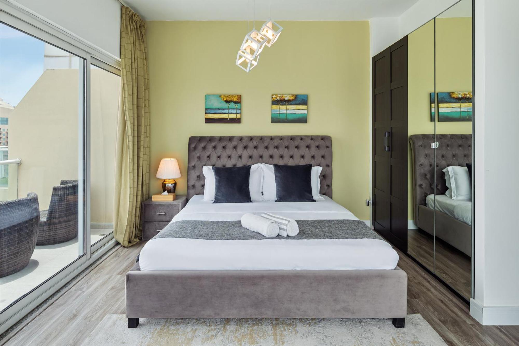 Modern & Spacious 2-Bed Condo With Panoramic Lake Views, Dual Balconies, Steps From Dubai Jlt Metro By "La Buena Vida Holiday Homes" Exteriör bild