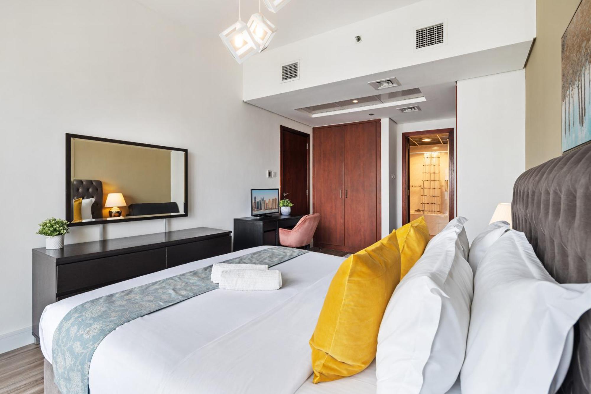 Modern & Spacious 2-Bed Condo With Panoramic Lake Views, Dual Balconies, Steps From Dubai Jlt Metro By "La Buena Vida Holiday Homes" Exteriör bild