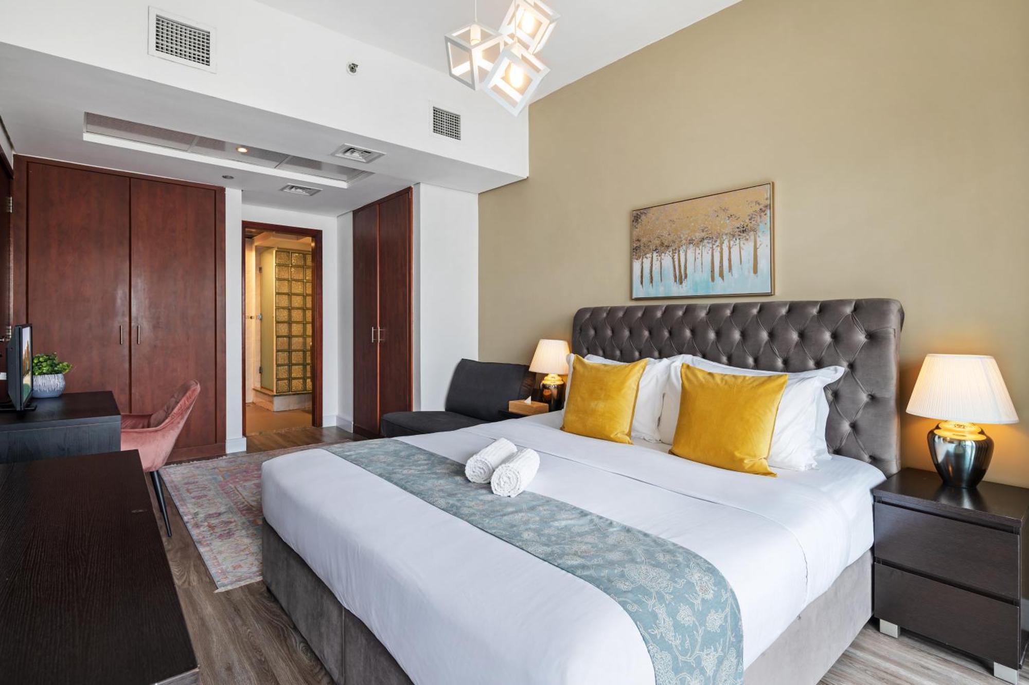 Modern & Spacious 2-Bed Condo With Panoramic Lake Views, Dual Balconies, Steps From Dubai Jlt Metro By "La Buena Vida Holiday Homes" Exteriör bild