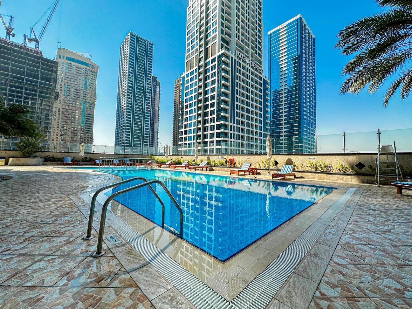 Modern & Spacious 2-Bed Condo With Panoramic Lake Views, Dual Balconies, Steps From Dubai Jlt Metro By "La Buena Vida Holiday Homes" Exteriör bild